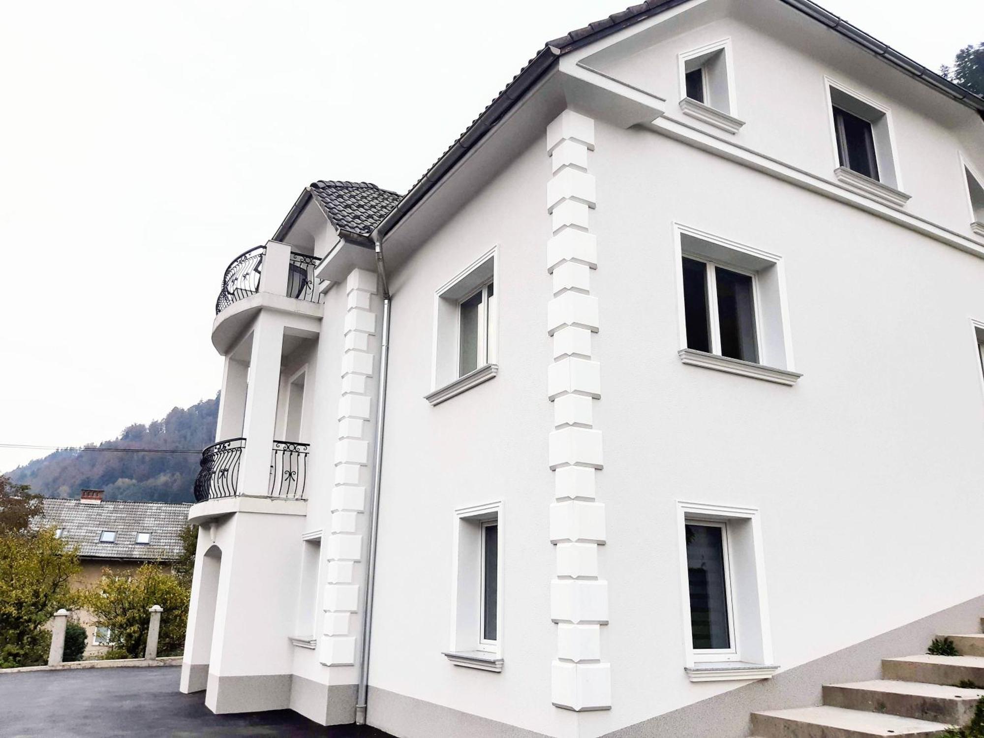 Villa Hillside Apartment Есенице Экстерьер фото