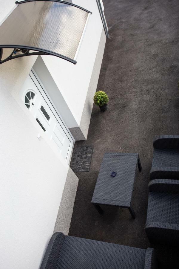 Villa Hillside Apartment Есенице Экстерьер фото